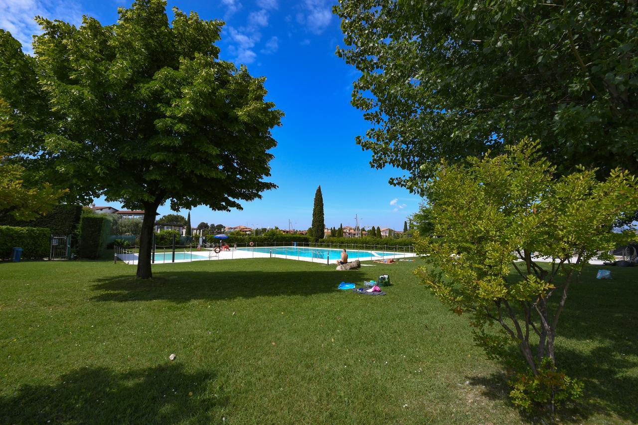 Sirmione Beach Apartment Экстерьер фото