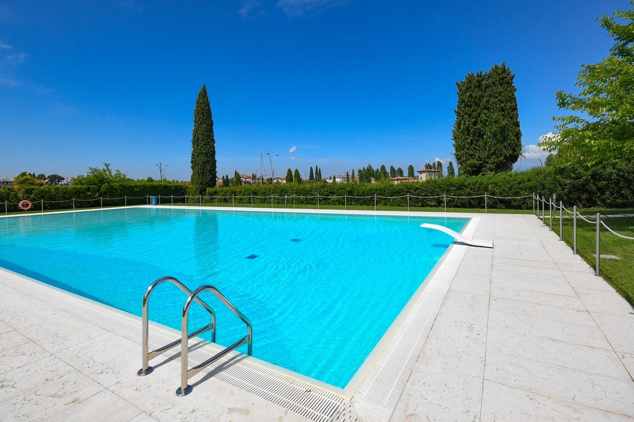 Sirmione Beach Apartment Экстерьер фото