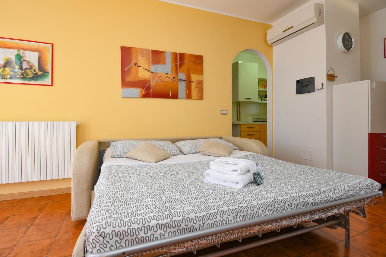 Sirmione Beach Apartment Экстерьер фото